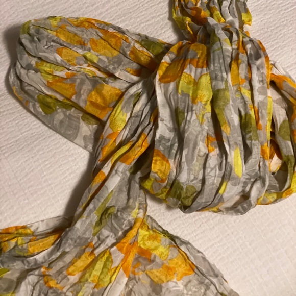 Beautiful scarf - Picture 3 of 3